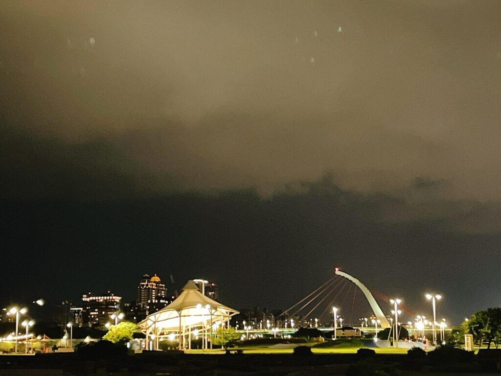 大佳河濱公園夜景